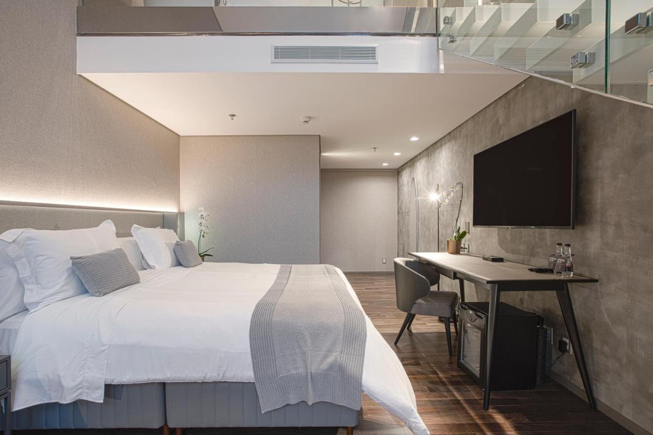 Suryaa Hotel Pinhais, Curio Collection By Hilton Εξωτερικό φωτογραφία