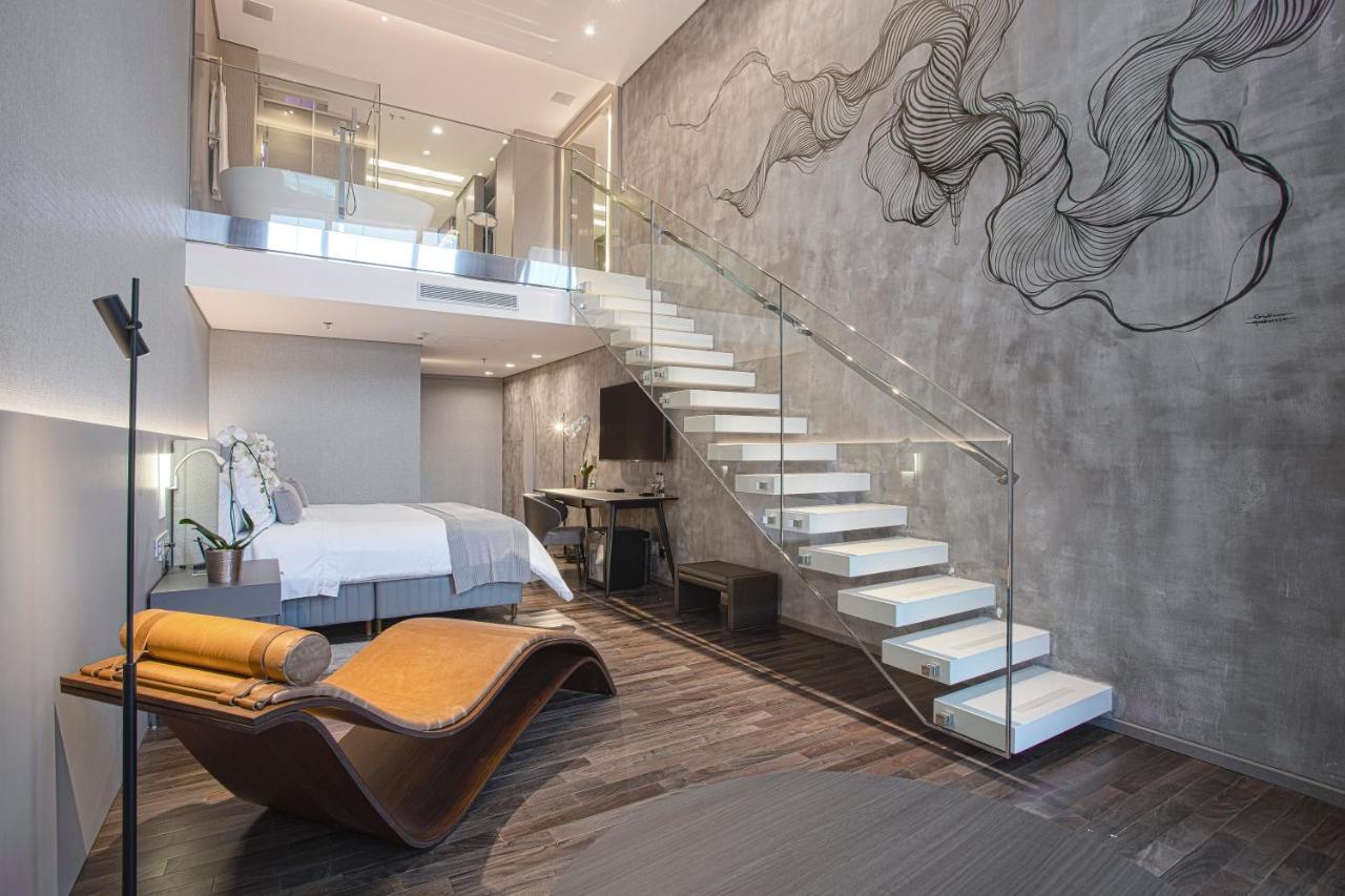 Suryaa Hotel Pinhais, Curio Collection By Hilton Εξωτερικό φωτογραφία