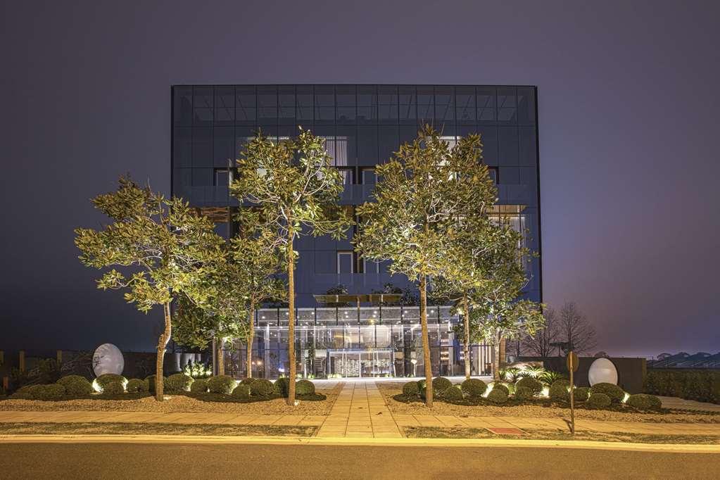 Suryaa Hotel Pinhais, Curio Collection By Hilton Εξωτερικό φωτογραφία